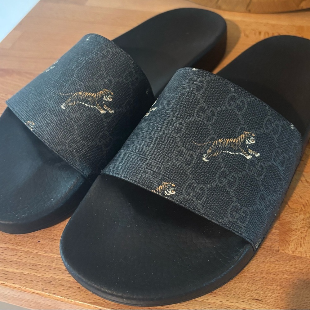 Gucci Black Slide Sandals GG Supreme with Tiger Print.  Never worn.  Size 13.